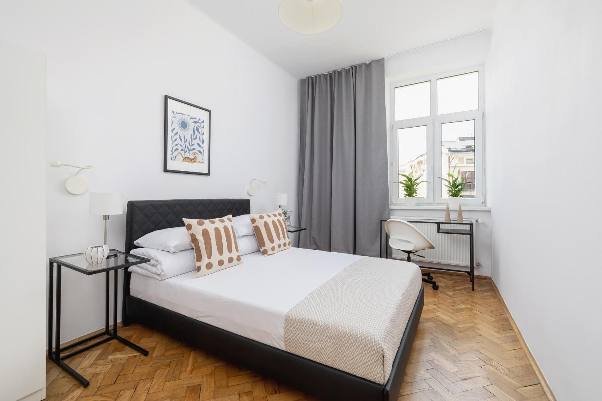 1-Bedroom Apartment With Balcony - Dluga 65 Краків Екстер'єр фото