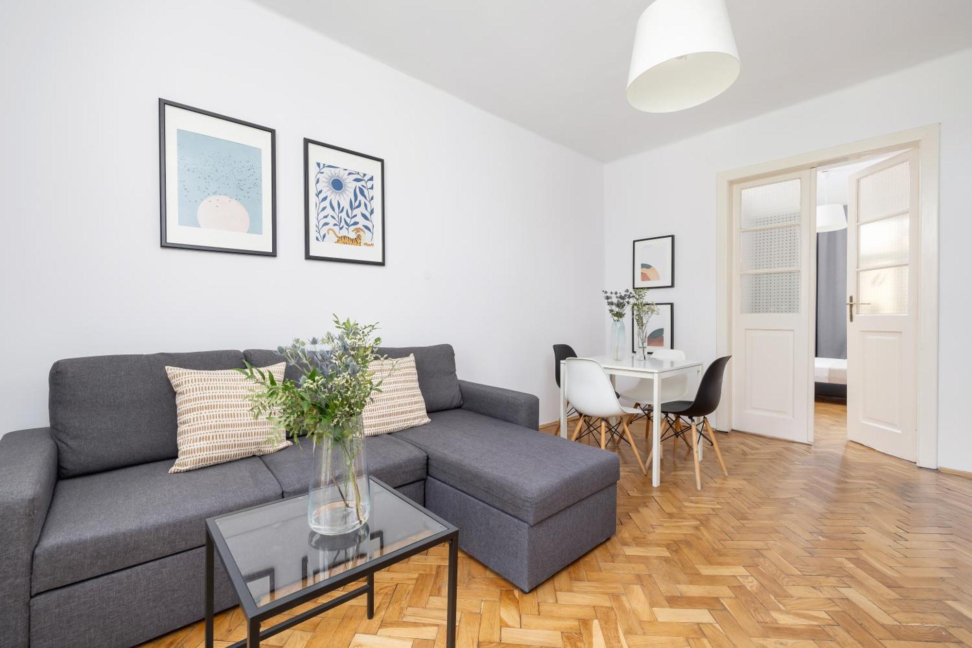 1-Bedroom Apartment With Balcony - Dluga 65 Краків Екстер'єр фото